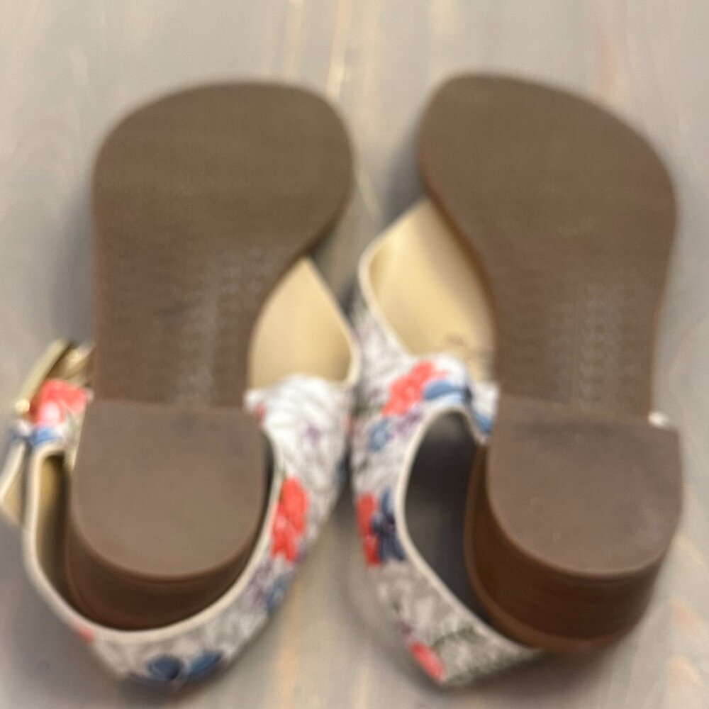 Michael Kors Sandal - Picture 3 of 6
